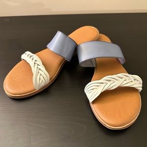 Universal Thread Sandals